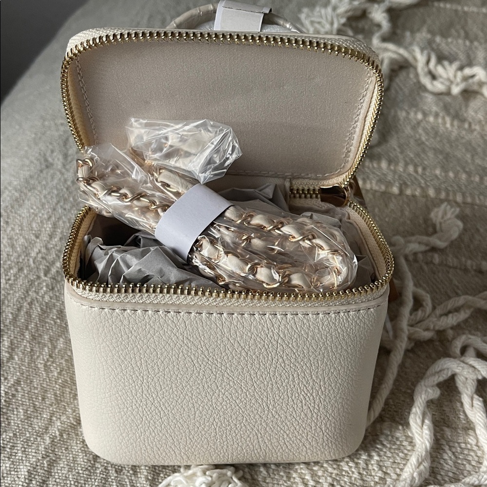 Anthropologie Mini Top Handle Box Clutch. NWT - Picture 3 of 4